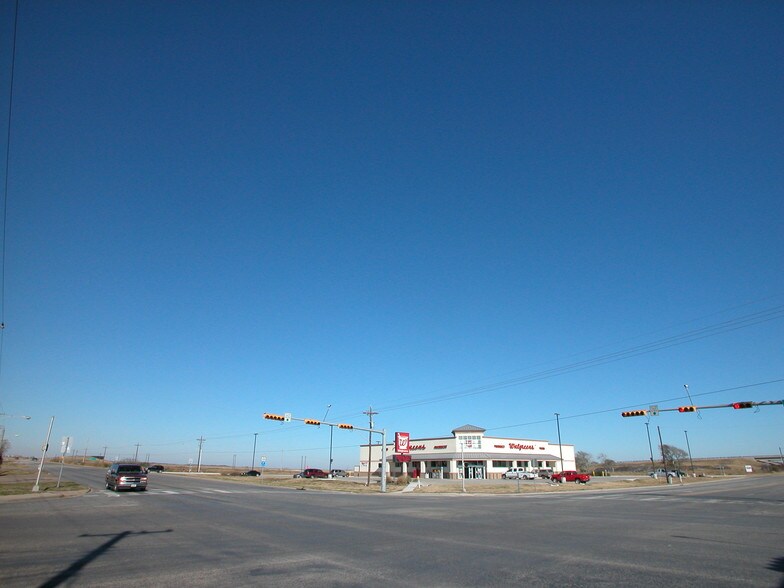 FM 1069 & Hwy 35, Aransas Pass, TX à vendre - Photo du b timent - Image 1 de 4