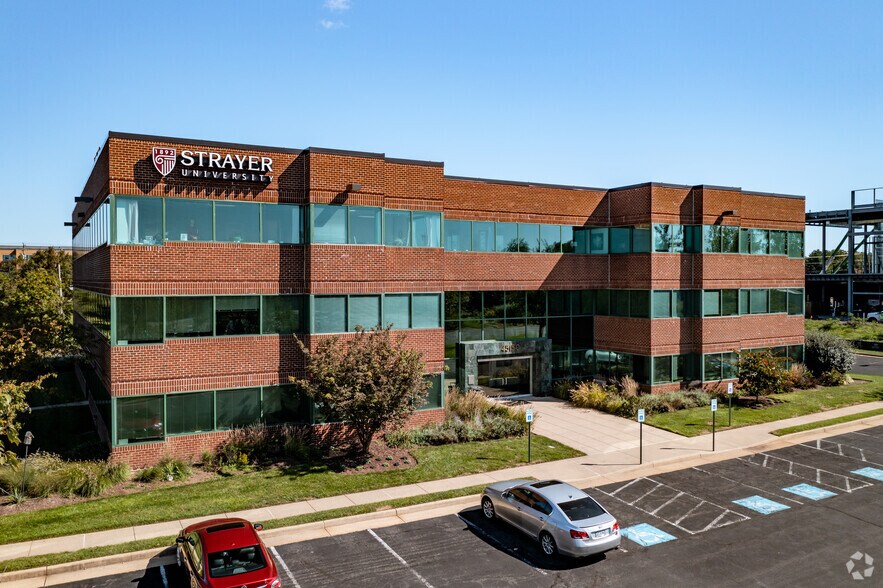 45150 Russell Branch Pky, Ashburn, VA à louer - Photo du bâtiment - Image 2 de 7