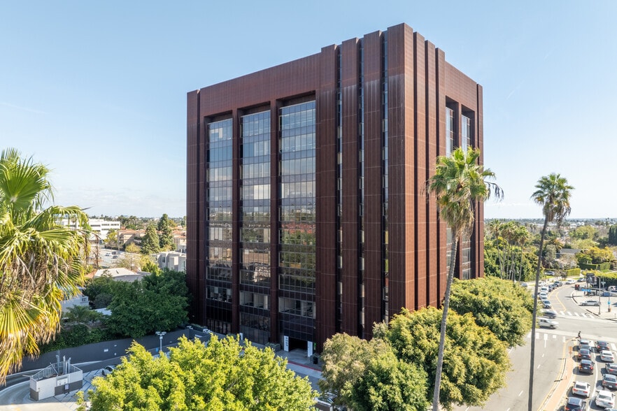 4929 Wilshire Blvd, Los Angeles, CA à louer - Photo du bâtiment - Image 2 de 10