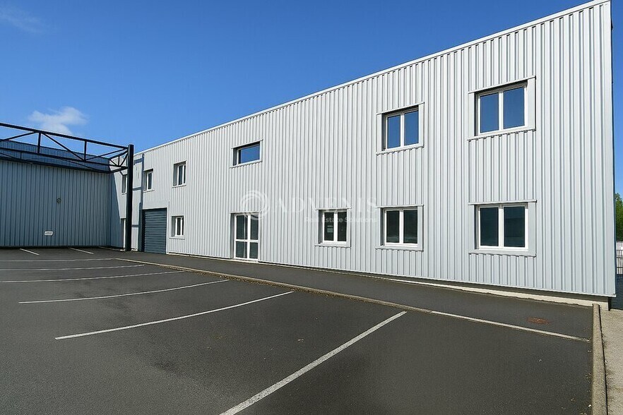 Industrial in Saint-Jean-de-Braye for lease - Building Photo - Image 1 of 12
