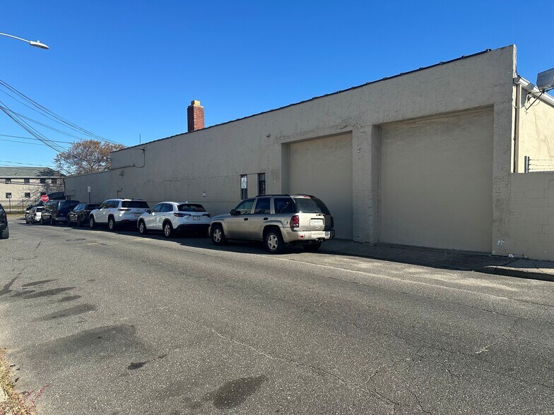 333 Hempstead Tpke, Elmont, NY à vendre - Photo du bâtiment - Image 2 de 4