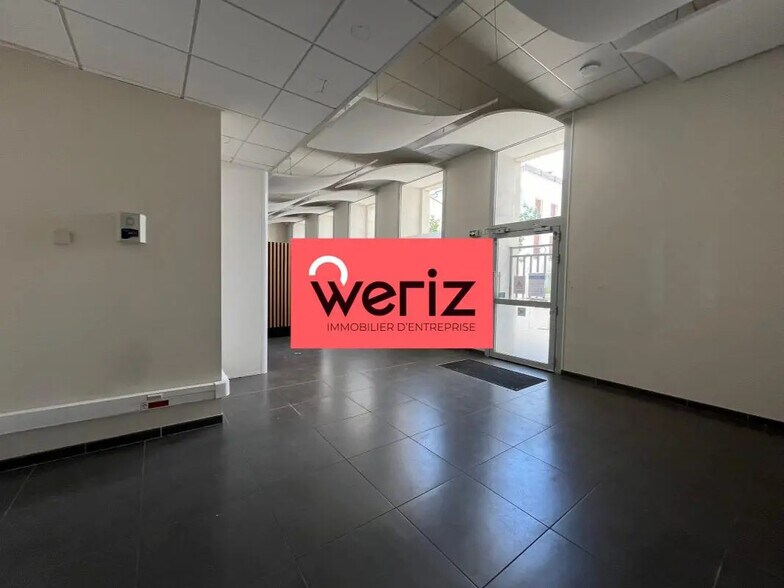 Office in La Ciotat for lease - Interior Photo - Image 2 of 7