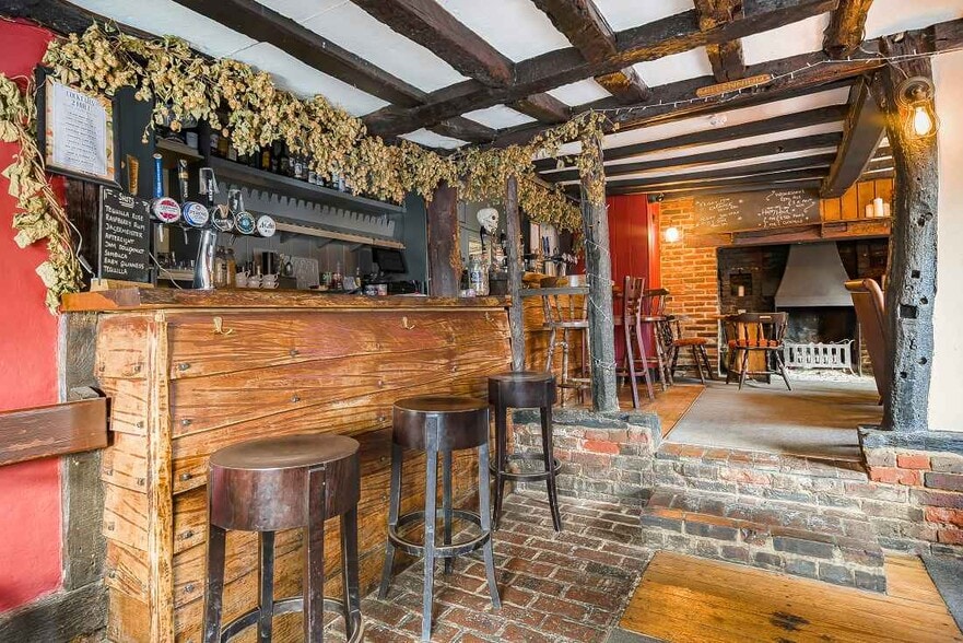 Yalding Hl, Yalding for lease - Interior Photo - Image 2 of 5