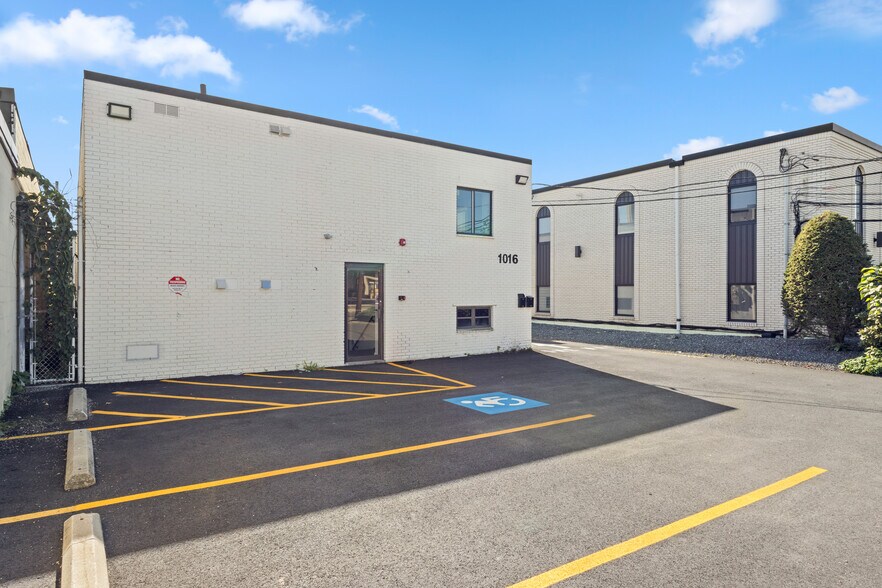 1016 Park Ave, Cranston, RI à louer - Photo du bâtiment - Image 2 de 24