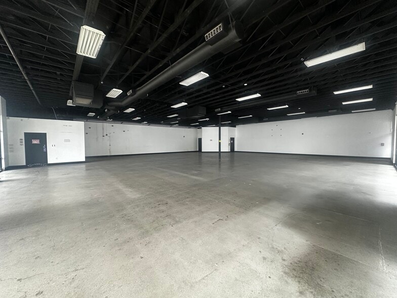 2061-2085 S Garey Ave, Pomona, CA à louer - Photo du bâtiment - Image 3 de 13