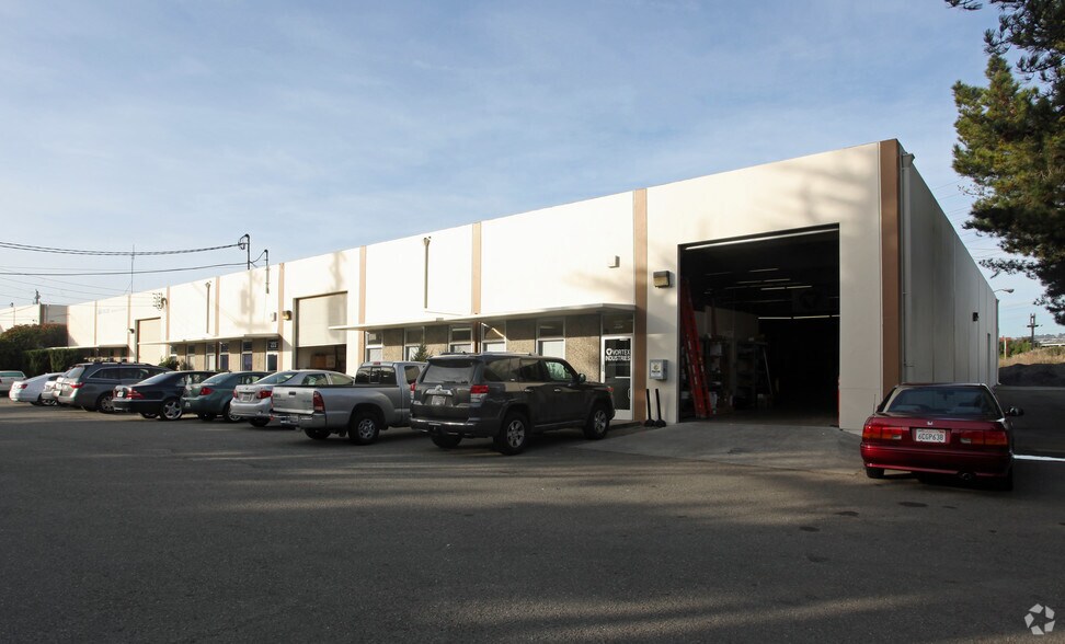 221-229 Harris Ct, South San Francisco, CA à louer - Photo du bâtiment - Image 2 de 2