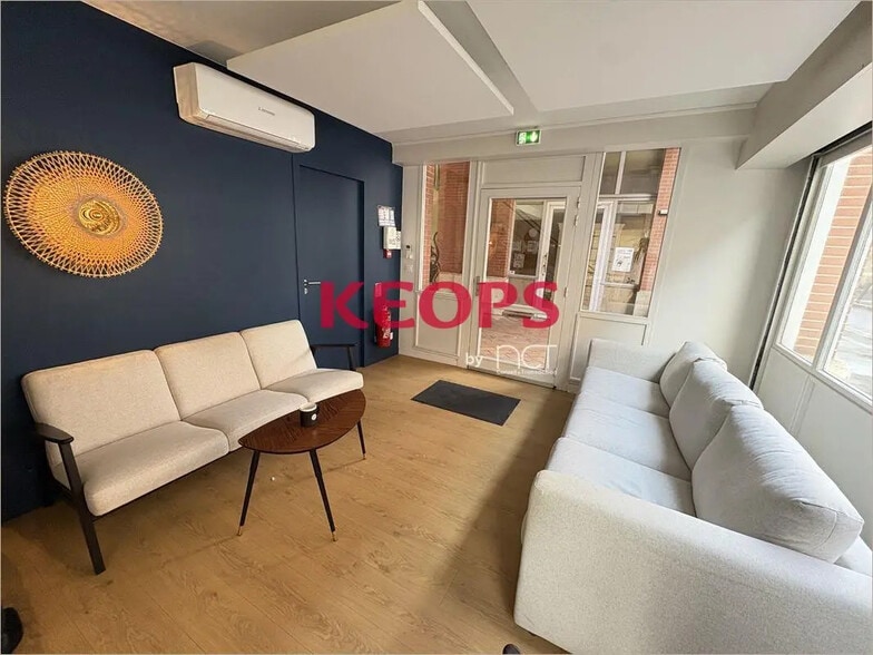 Office in Toulouse for lease - Building Photo - Image 1 of 11
