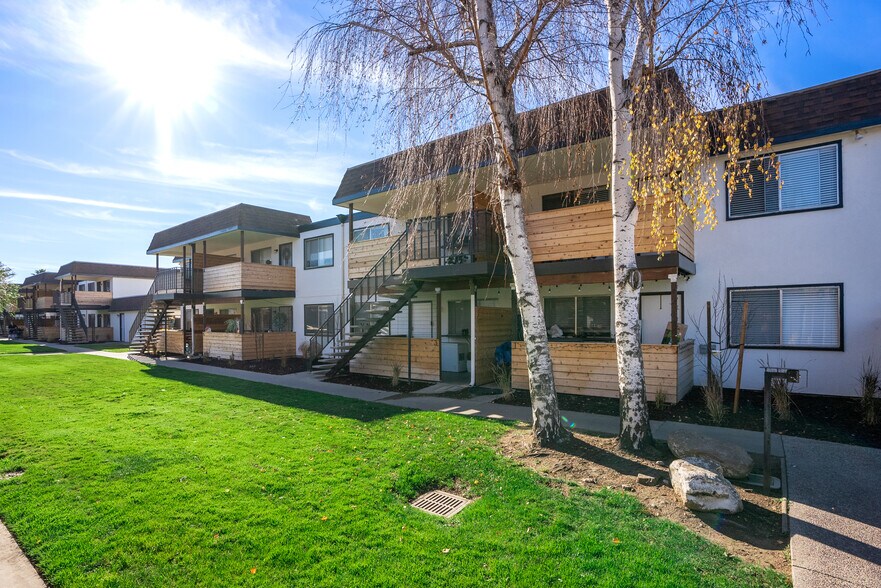 711 South St, Hollister, CA à vendre - Photo principale - Image 2 de 34