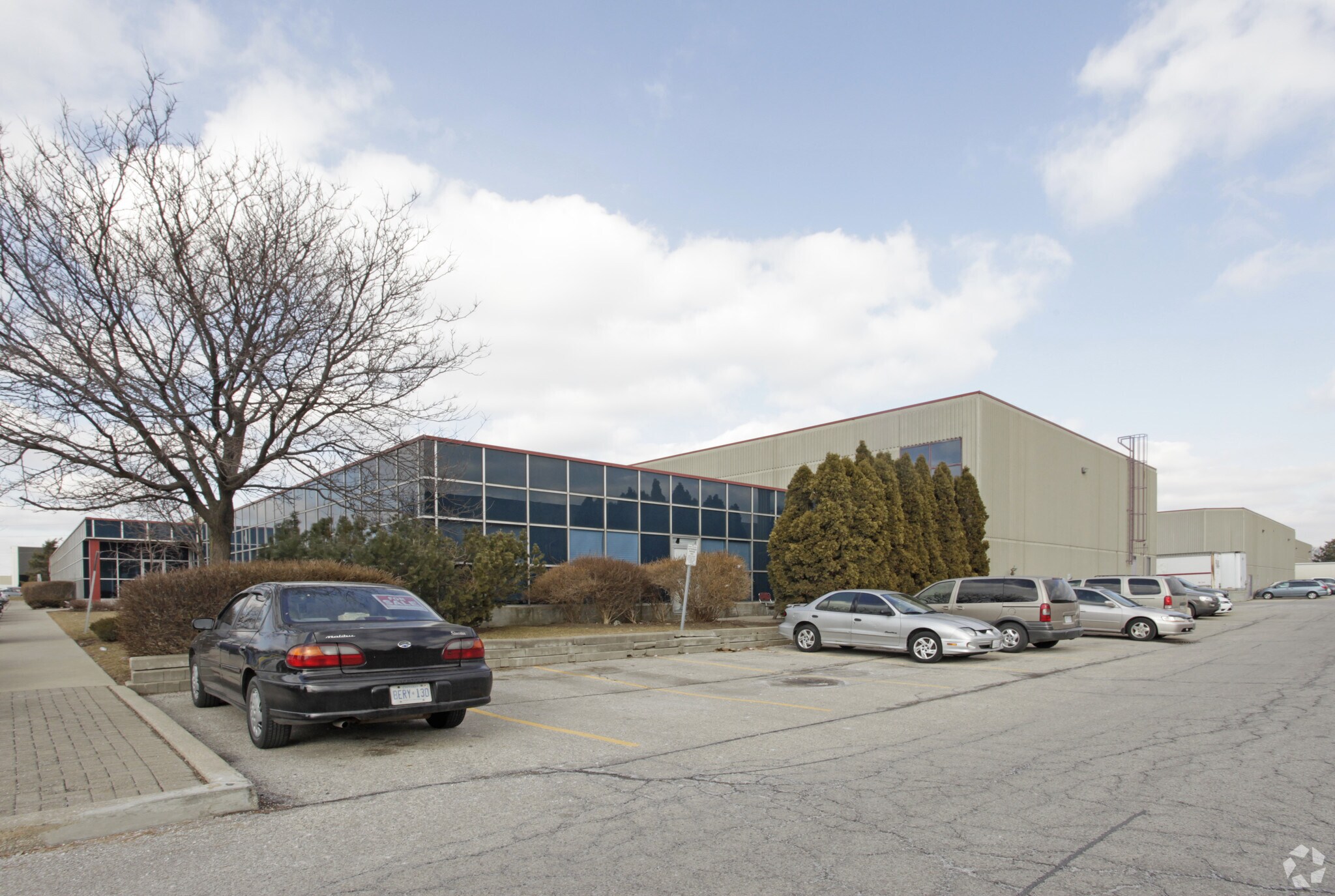 120-122 Carrier Dr, Toronto, ON à vendre Photo principale- Image 1 de 1