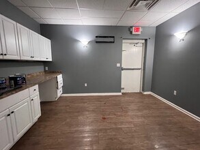 2419 W Newport Pike, Wilmington, DE à louer Photo intérieure- Image 2 de 5