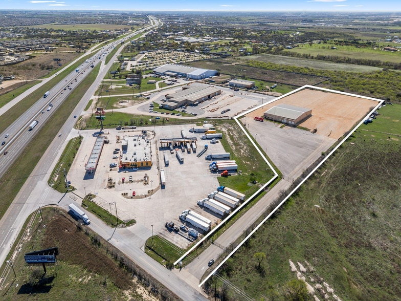75 County Road 372, Jarrell, TX for lease - Building Photo - Image 1 of 3