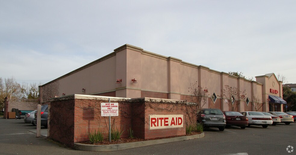 655 Russell Blvd, Davis, CA à louer - Photo du bâtiment - Image 3 de 3
