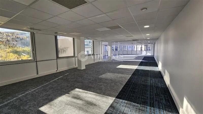 Office in Lille for lease - Interior Photo - Image 3 of 12