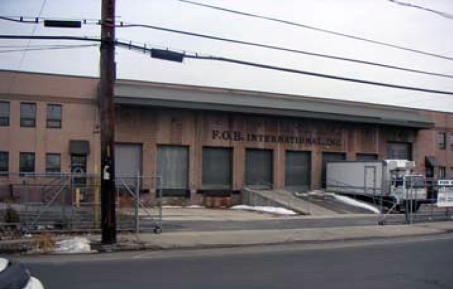 220 Lawrence Ave, Lawrence, NY à louer - Photo du bâtiment - Image 3 de 18