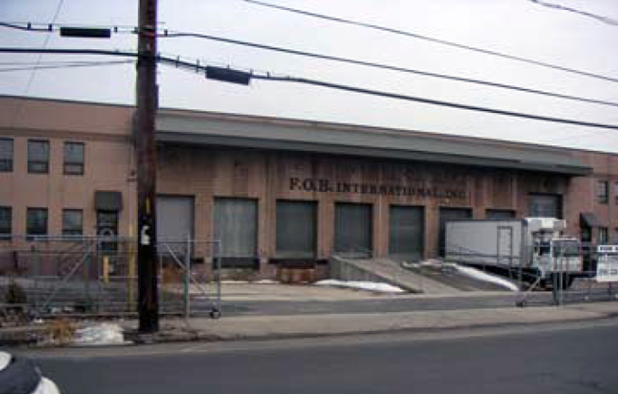 220 Lawrence Ave, Lawrence, NY à louer Photo du bâtiment- Image 1 de 7