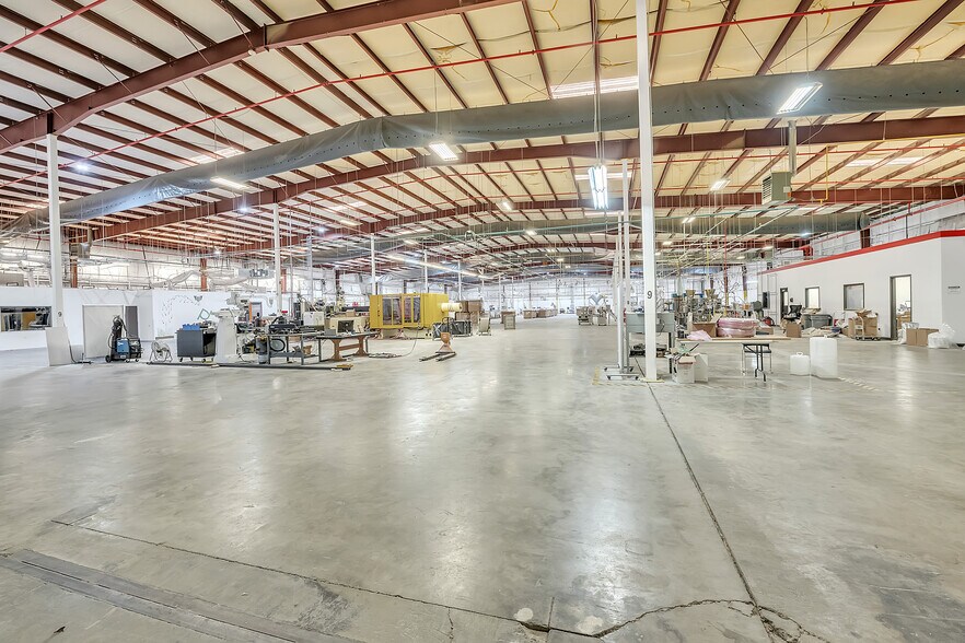 908 J R Industrial Dr, Sanford, NC à louer - Photo du bâtiment - Image 2 de 45