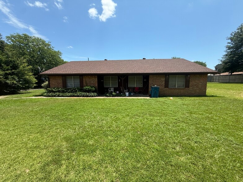 1007 Richey Dr, Gladewater, TX for sale - Building Photo - Image 2 of 22