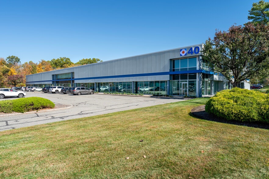 40 Commerce Way, Totowa, NJ for lease - Primary Photo - Image 1 of 2