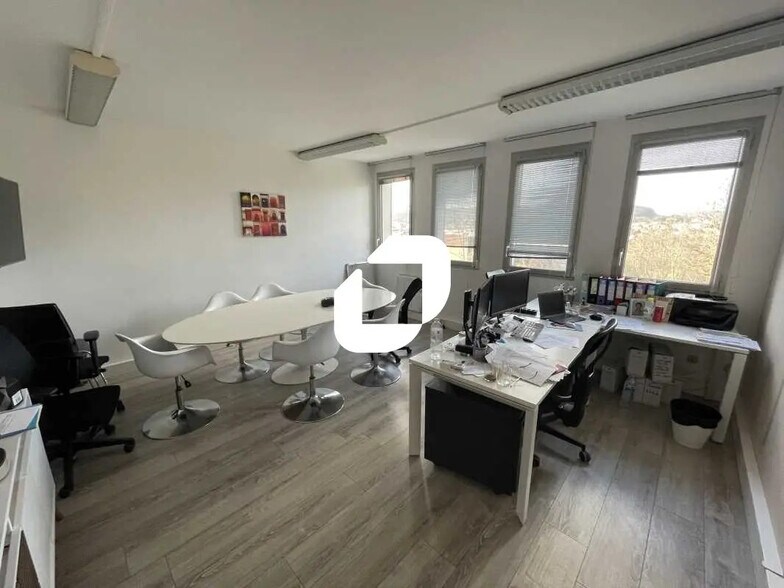 Bureau dans Igny à louer - Photo intérieure - Image 3 de 9