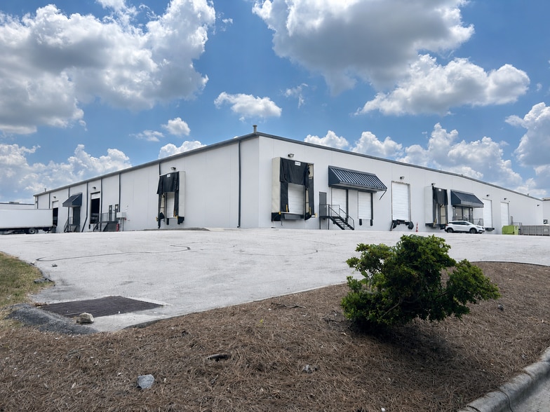3208 Spottswood St, Raleigh, NC for lease - Building Photo - Image 2 of 9