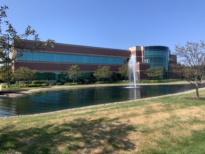 1301 E Douglas Rd, Mishawaka, IN à vendre - Photo du bâtiment - Image 2 de 14