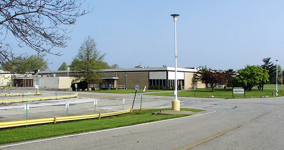 18901 Euclid Ave, Cleveland, OH à vendre - Photo principale - Image 1 de 14