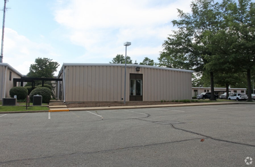13325 Rousby Hall Rd, Lusby, MD for lease - Building Photo - Image 3 of 8