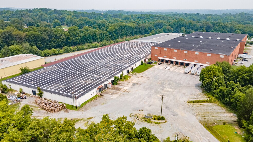 100 United Furniture Dr, Lexington, NC à louer - Photo du bâtiment - Image 2 de 10