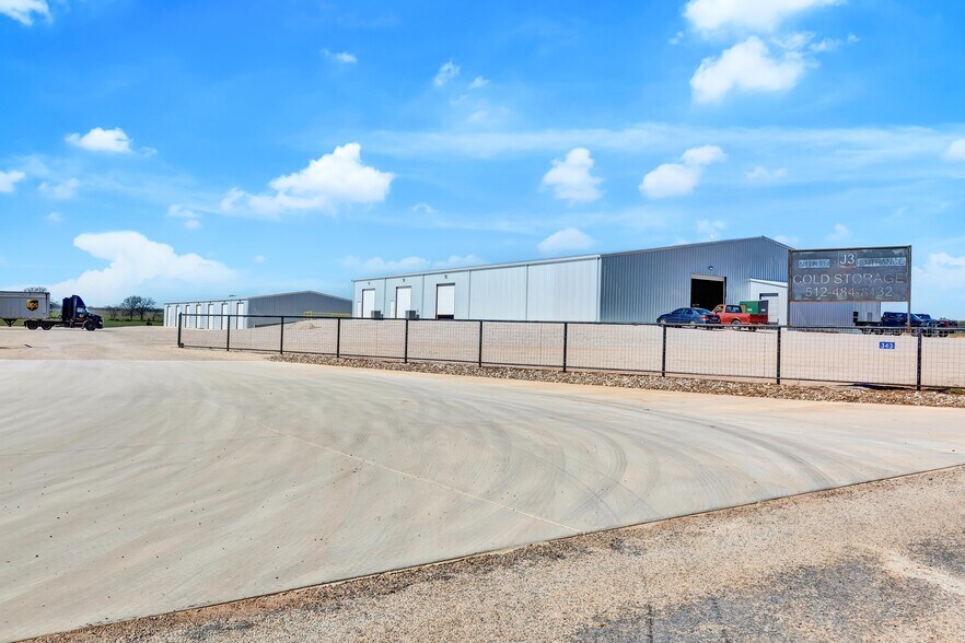 343 Miracle Mile, Stonewall, TX à louer - Photo du bâtiment - Image 2 de 24