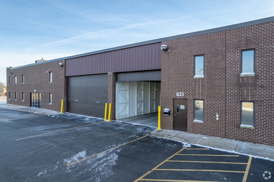 815-835 Blackhawk Dr, Westmont, IL à louer - Photo du bâtiment - Image 3 de 10