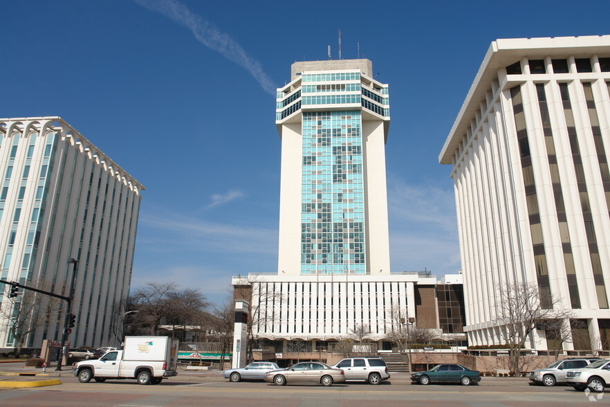 250 W Douglas Ave, Wichita, KS for lease - Building Photo - Image 2 of 4