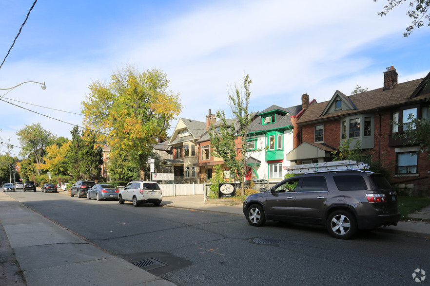 31 Alvin Ave, Toronto, ON à louer - Photo du bâtiment - Image 2 de 2