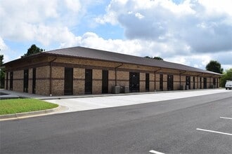 104 Whiting Way, Warner Robins, GA for lease Primary Photo- Image 2 of 5