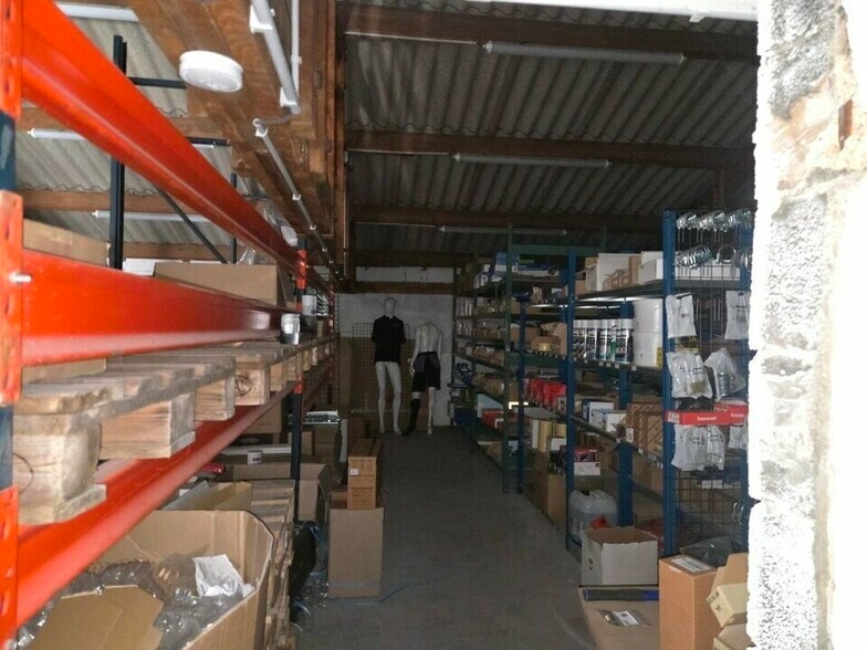 104 Route Des Monts Du Lyonnais, Messimy for lease - Interior Photo - Image 3 of 7