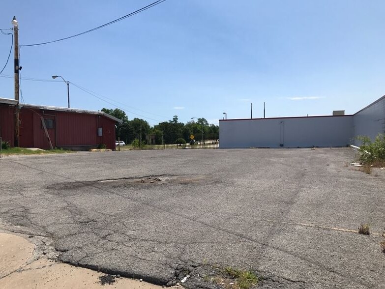 600 E Carl Albert Pkwy, McAlester, OK for sale - Building Photo - Image 1 of 1