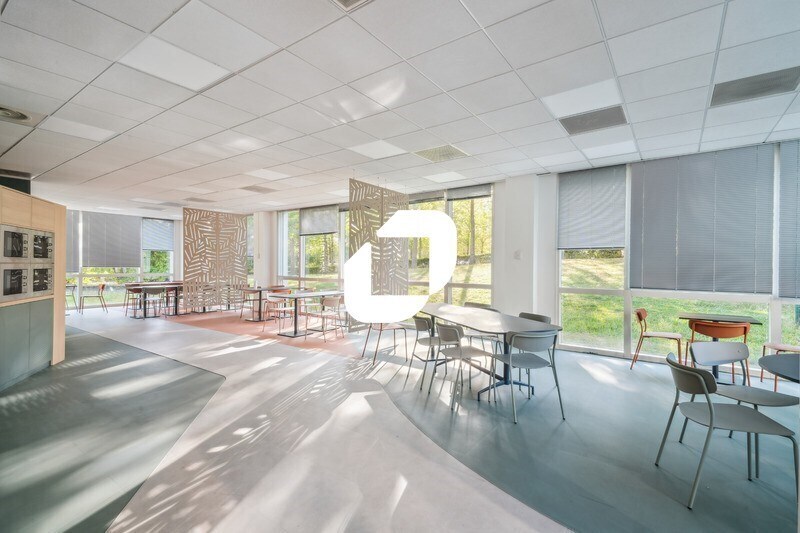 Office in Roissy-en-France for lease Building Photo- Image 1 of 21