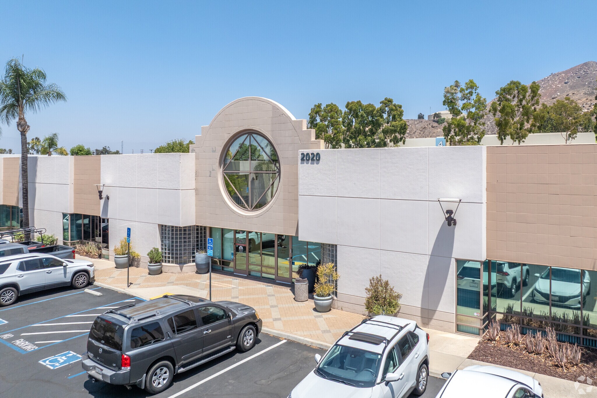 2020 Iowa Ave, Riverside, CA à louer Photo principale- Image 1 de 19