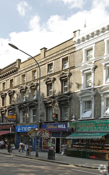 136 Uxbridge Rd, Londres à vendre - Photo du bâtiment - Image 3 de 4