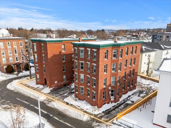Plus de détails pour 70-72 Russell Street, Worcester, MA - Multi-résidentiel à vendre