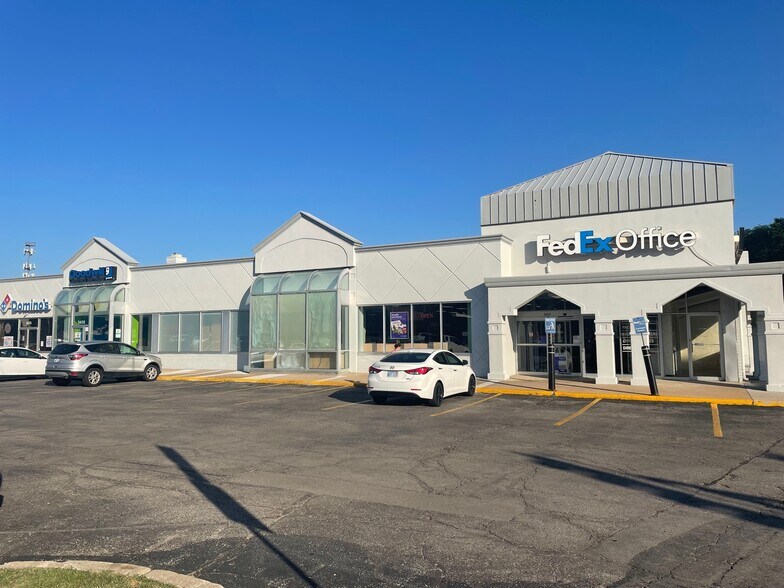 5433-5439 Johnson Dr, Mission, KS à louer - Photo du bâtiment - Image 2 de 9