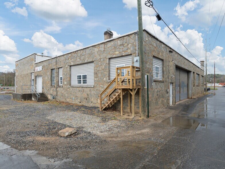 24 Glendale Ave, Asheville, NC à louer - Photo du bâtiment - Image 2 de 17