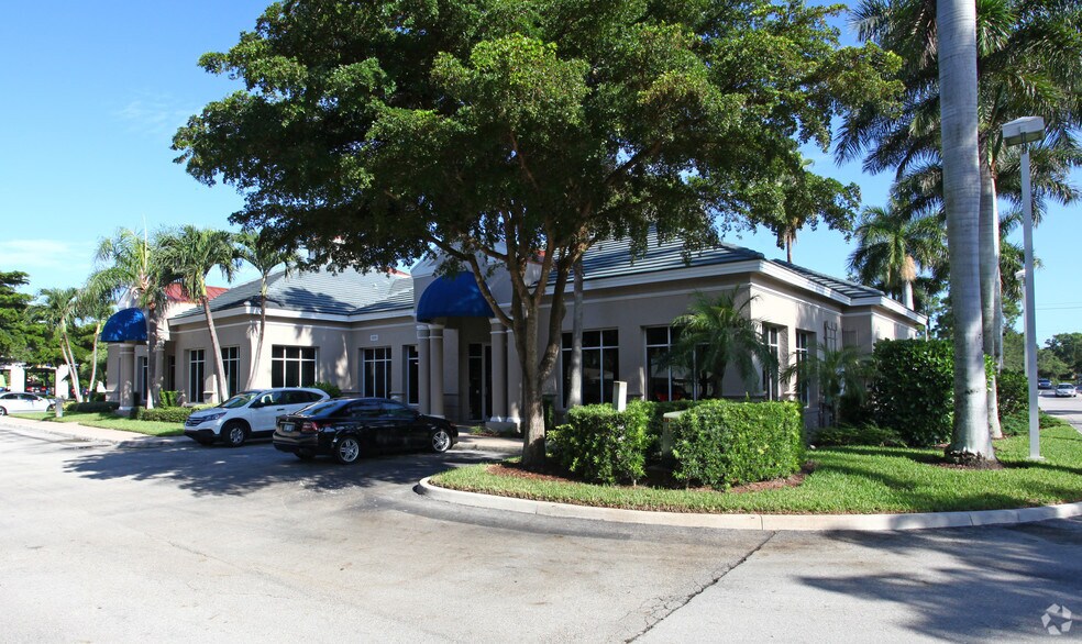 840 111th Ave N, Naples, FL à louer - Photo du bâtiment - Image 2 de 5