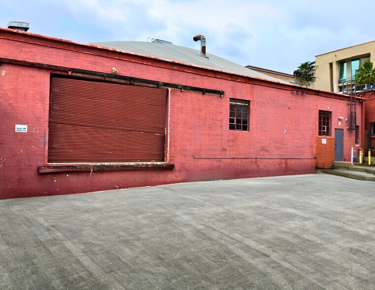 72 E Palm Ave, Burbank, CA à louer - Photo du bâtiment - Image 2 de 7