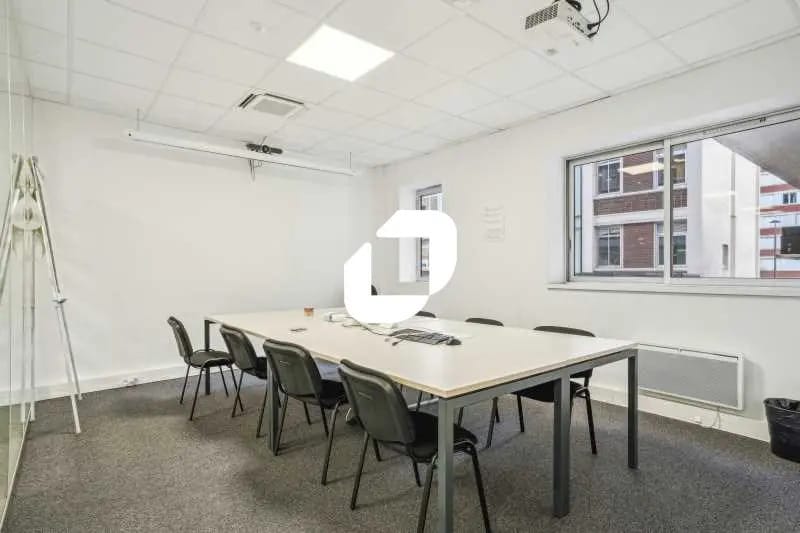 Office in Levallois-Perret for lease - Interior Photo - Image 3 of 9