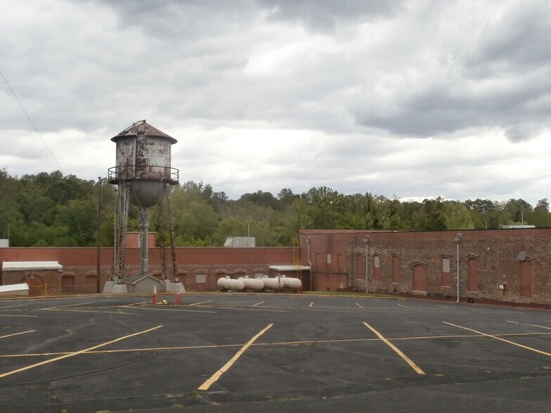 501 E Naomi St, Randleman, NC à vendre - Photo du bâtiment - Image 1 de 16