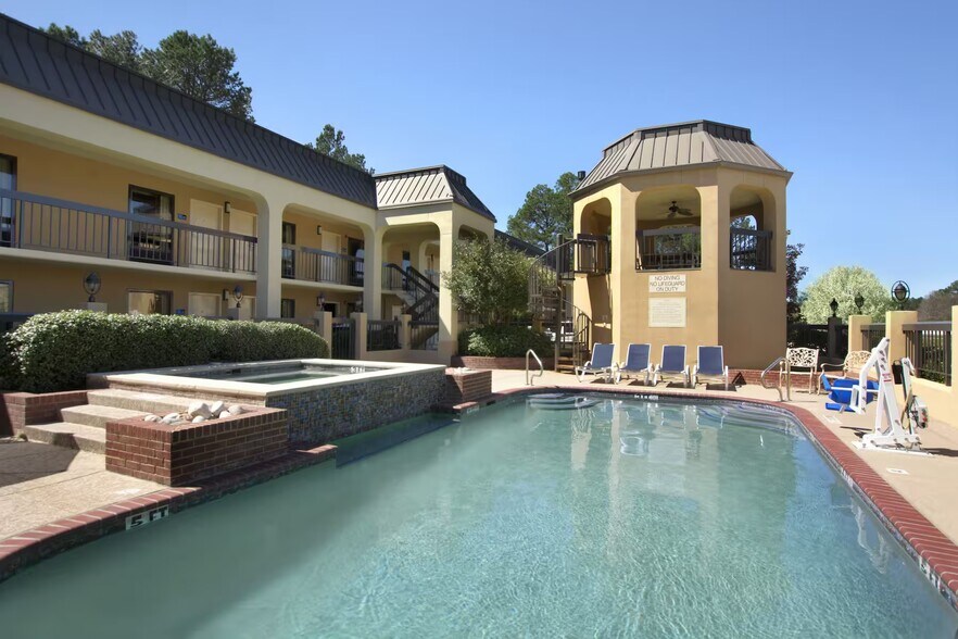 112 S Access Rd, Longview, TX à vendre - Photo du bâtiment - Image 2 de 12