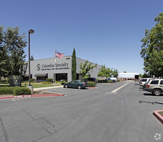 9189 Jackson Rd, Sacramento, CA à louer - Photo du bâtiment - Image 2 de 3