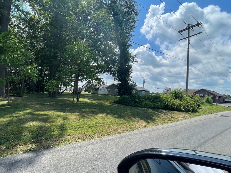 1504 W Dufour St, Marion, IL for sale - Building Photo - Image 3 of 4