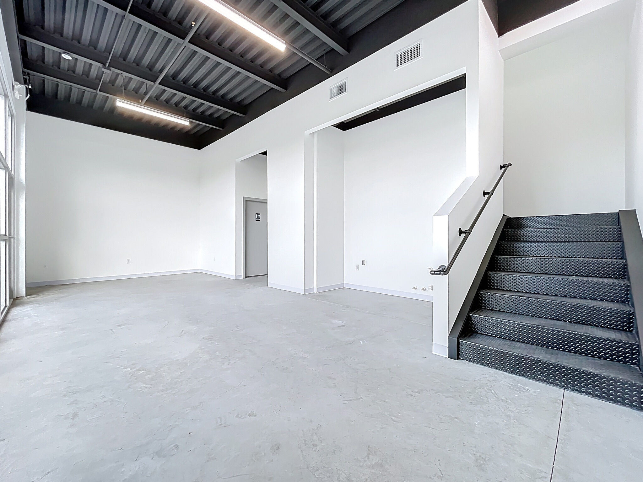 705 Hennis Rd, Winter Garden, FL for lease Building Photo- Image 1 of 3