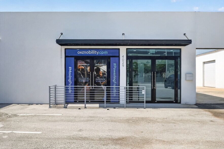 4029 NW 25th St, Miami, FL à louer - Photo du bâtiment - Image 2 de 36